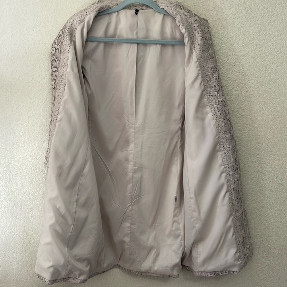 Tahari - Picture 2 of 15